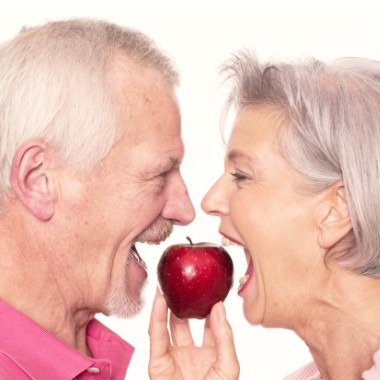 Fix műfogsor fogatlan állcsontra, 4 db titán gömbfejes implantátumon elhorgonyzott teljes lemezes megoldással 75000Ft előleggel