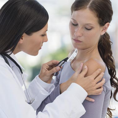 Szemölcs-vészhelyzet ellen: Bőrgyógyász szakorvos által végzett 1-6 darab szemölcs végleges eltávolítása