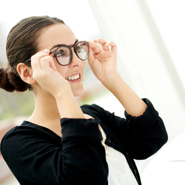 Teljes BIFOKÁLIS SZEMÜVEG elkészítése Varilux Mester Optikában 