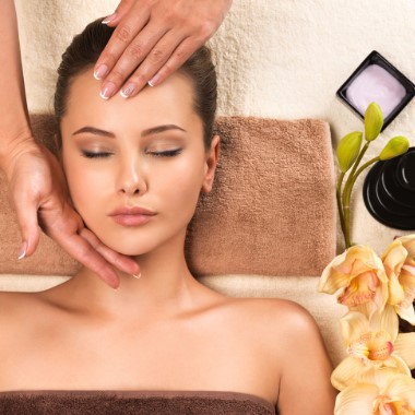 Indiai Abhyanga masszázs gyógynövényes olajokkal egy teljes órán át, a kipihentség jegyében