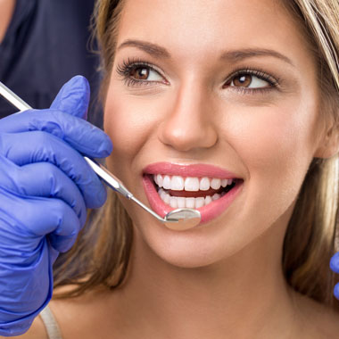 70.000 Ft helyett 9.990 Ft. Kímélő Led lámpás fogfehérítés, fogkő-eltávolítással. 