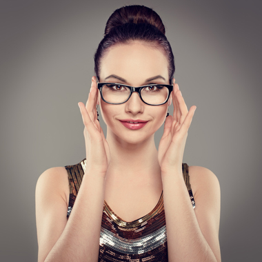 Lásd meg a fától is az erdőt! Multifokális szemüveg készítése látásvizsgálattal