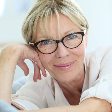 Megoldás öregszeműségre: Multifokális szemüvegkészítés + Látásvizsgálat optometristától + Szemüveg viselési szaktanácsadás + 12