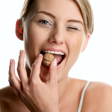 Forradalmian új fejlesztésű, csúcsminőségű Dentis fogászati implantátum készítése, behelyezése.