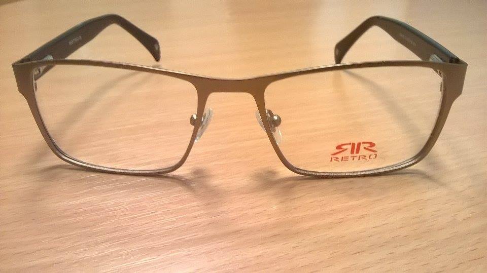 Szemrevaló szemre valók:<br />Szemüvegkészítés + RETRO márkájú keret (~30 féle közül lehet választani) +Szemvizsgálat + Tok + Törlőkendő