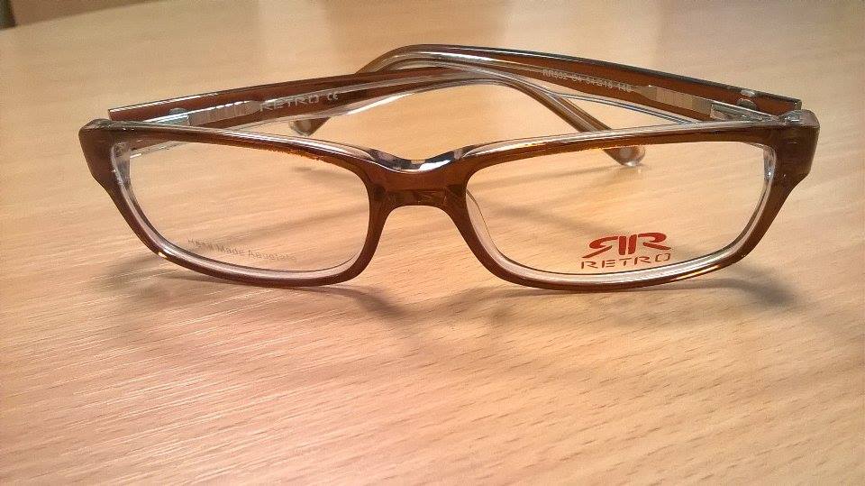 Szemrevaló szemre valók:<br />Szemüvegkészítés + RETRO márkájú keret (~30 féle közül lehet választani) +Szemvizsgálat + Tok + Törlőkendő