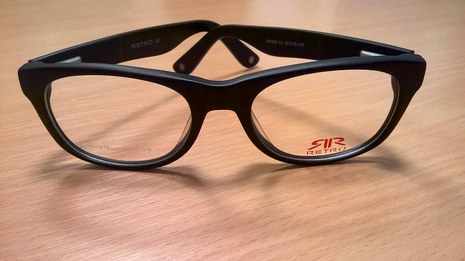 Szemrevaló szemre valók:<br />Szemüvegkészítés + RETRO márkájú keret (~30 féle közül lehet választani) +Szemvizsgálat + Tok + Törlőkendő