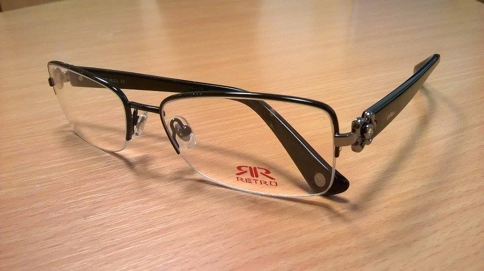 Szemrevaló szemre valók:<br />Szemüvegkészítés + RETRO márkájú keret (~30 féle közül lehet választani) +Szemvizsgálat + Tok + Törlőkendő