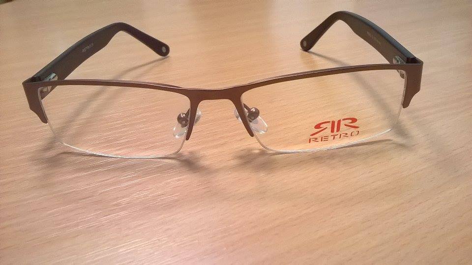 Szemrevaló szemre valók:<br />Szemüvegkészítés + RETRO márkájú keret (~30 féle közül lehet választani) +Szemvizsgálat + Tok + Törlőkendő