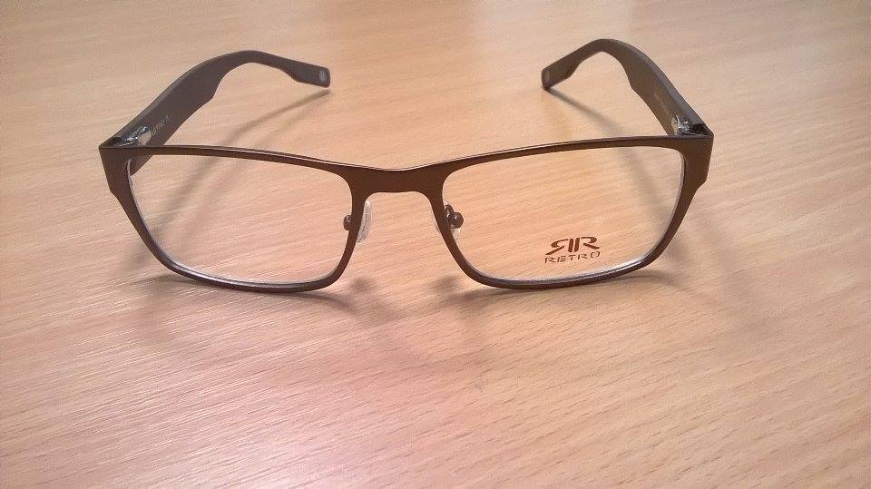 Szemrevaló szemre valók:<br />Szemüvegkészítés + RETRO márkájú keret (~30 féle közül lehet választani) +Szemvizsgálat + Tok + Törlőkendő