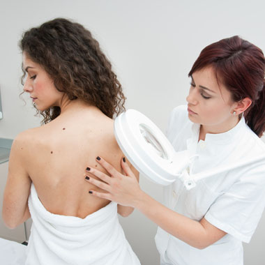 Változtak? Nézesd meg az anyajegyeidet! Anyajegy- és melanoma szűrése 