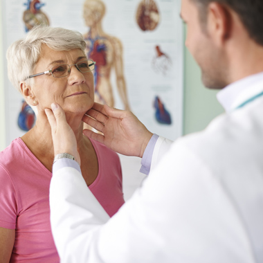 Átfogó fül-orr-gégészeti szűrővizsgálat választható opciókkal, professzionális fülmosással.