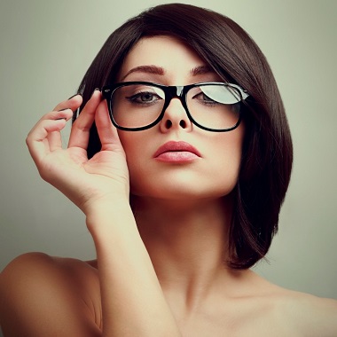 Komplett szemüvegkészítés látásvizsgálattal, védőrétegekkel, választható kerettel