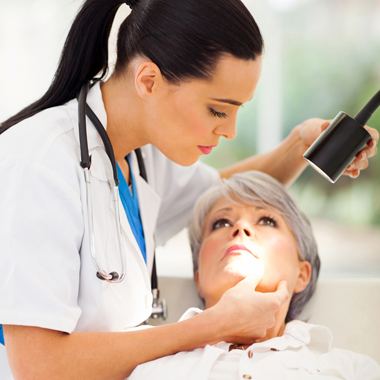 Életmentő bőrvizsgálat szakorvostól: Dermatoszkópos anyajegyszűrés a teljes testen + szűrés előtt és után orvosi konzultáció…