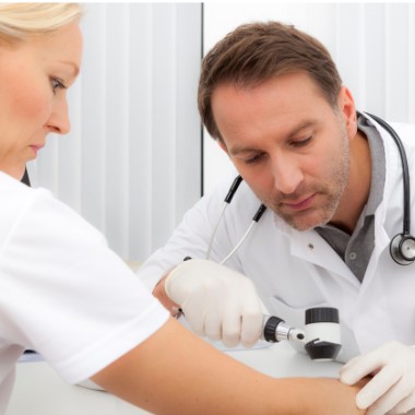 Szakorvosi dermatoszkópos anyajegyszűrés a teljes testen, konzultációval