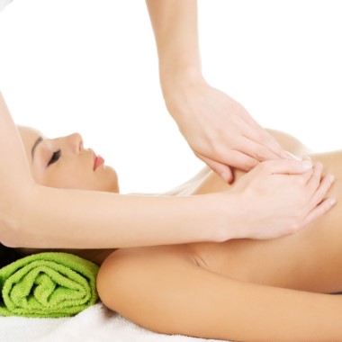 Feszesítő mellmasszázs női masszőrtől 3 féle plasztikai hatékonyságú hatóanyaggal.