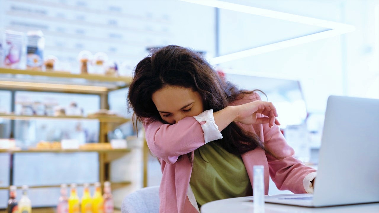 Omikron tünetek: miben tér el az eddigiektől