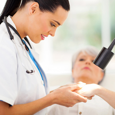 Bőrgyógyász által végzett 1-6 darab szemölcs végleges eltávolítása (intimzónáról is)