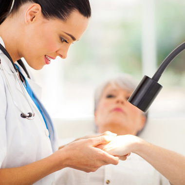 Általános bőrgyógyászati vizsgálat, receptírással